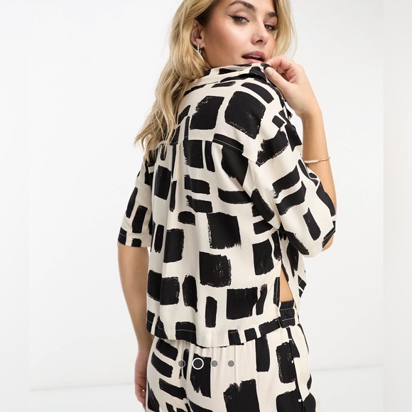 Monki Cropped Boxy Blouse in Black & White Brushstroke Top & Bottom Set - Picture 2 of 7